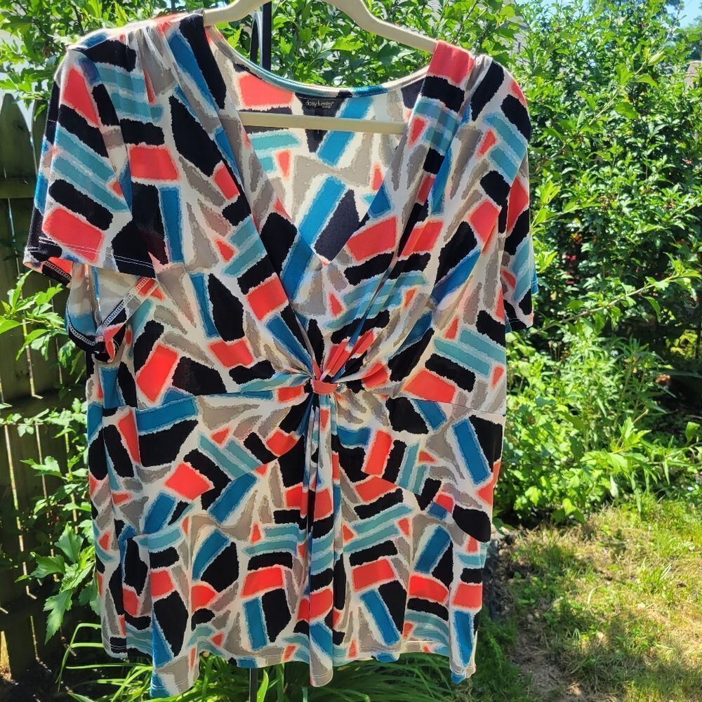 Multicolor V-neck Tunic - Picture 2 of 10